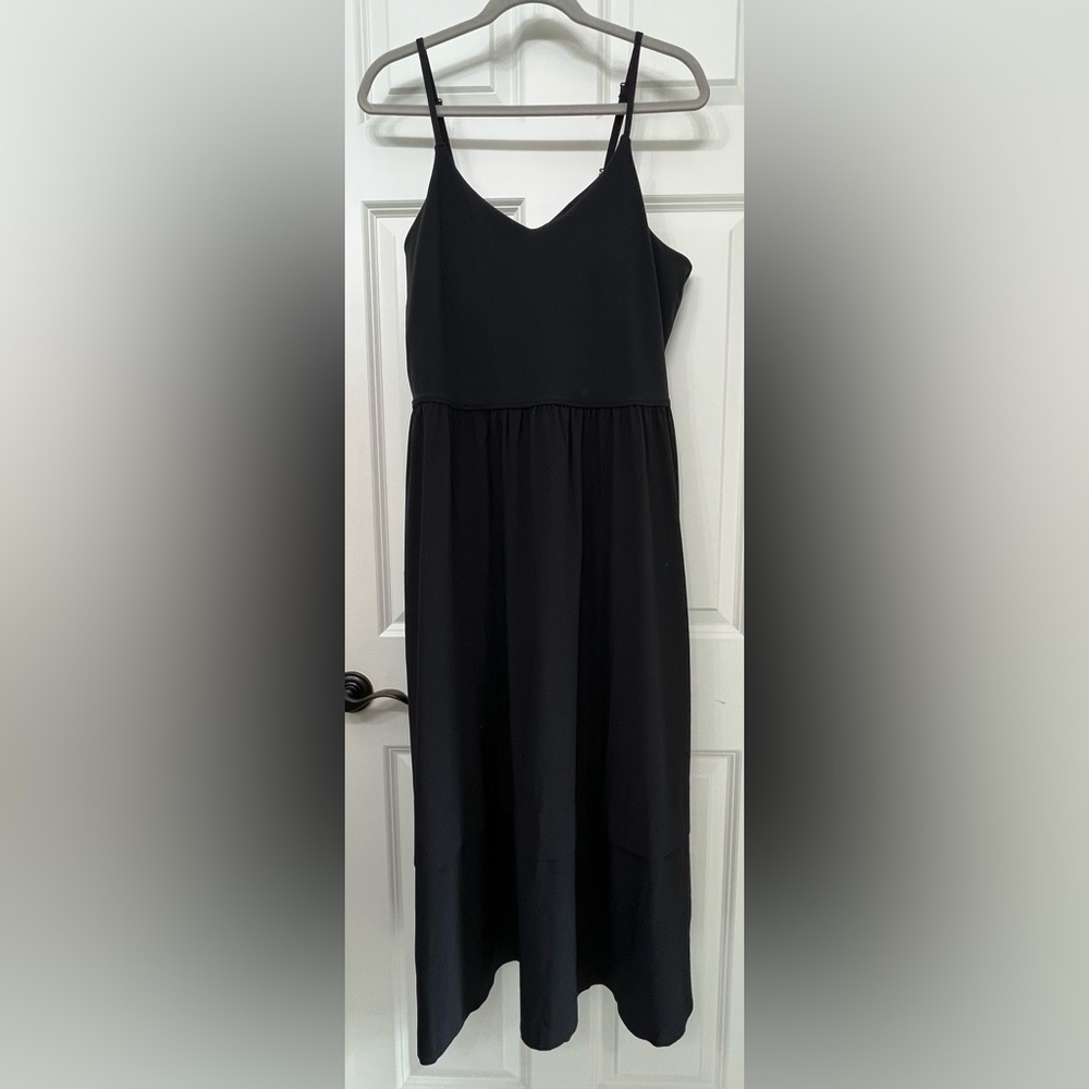 Athleta Elation V-Neck Hybrid Dress in Black size Large